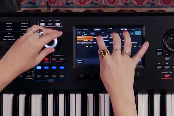 Image showing the WORKFLOW feature with the Super Knob and intuitive, fast display navigation