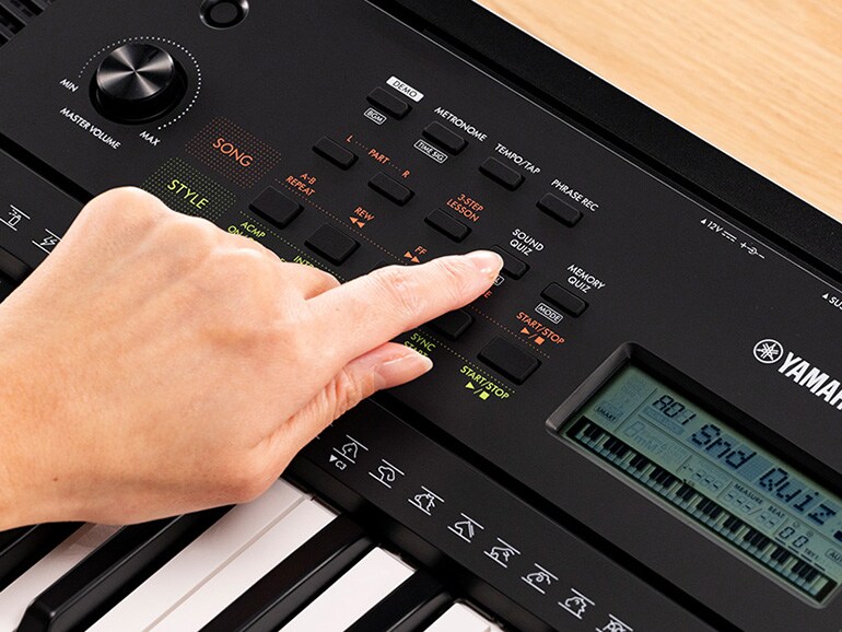 A person pushing the Quize mode button