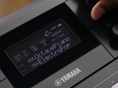 PSR-E483 hoofdafbeelding van het middelste scherm