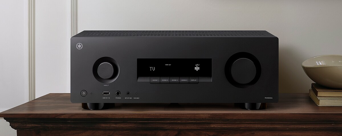 De RX500A geplaatst op een bruine plank.