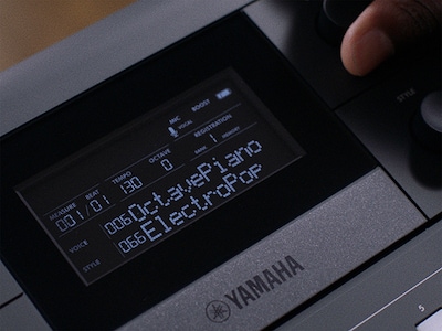 PSR-E583 hoofdafbeelding van het middelste scherm