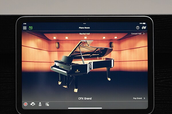 De Smart Pianist-app getoond op een tabletscherm